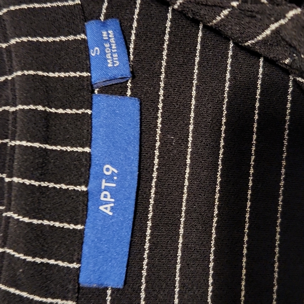 Apt. 9 button down - Picture 2 of 5